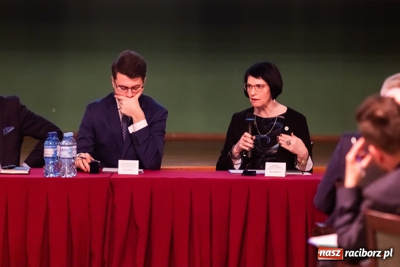 Zdjęcie w galerii na portalu naszraciborz.pl: W Raciborzu dyskutowano o konstytucji dla nauki  wiadomości z regionu