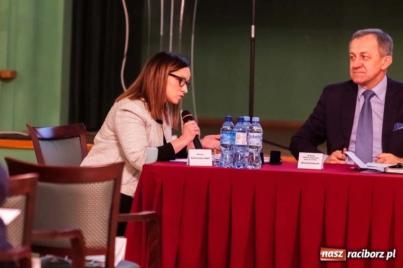 Zdjęcie w galerii na portalu naszraciborz.pl: W Raciborzu dyskutowano o konstytucji dla nauki  wiadomości z regionu