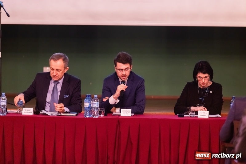 Zdjęcie w galerii na portalu naszraciborz.pl: W Raciborzu dyskutowano o konstytucji dla nauki  wiadomości z regionu