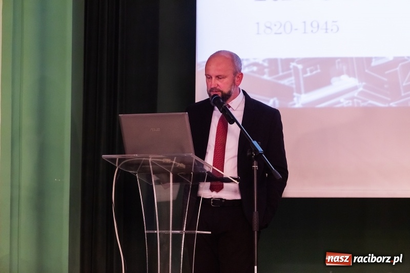 Zdjęcie w galerii na portalu naszraciborz.pl: W Raciborzu dyskutowano o konstytucji dla nauki  wiadomości z regionu