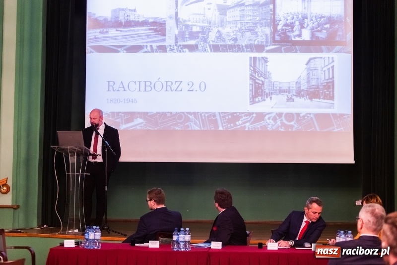 Zdjęcie w galerii na portalu naszraciborz.pl: W Raciborzu dyskutowano o konstytucji dla nauki  wiadomości z regionu