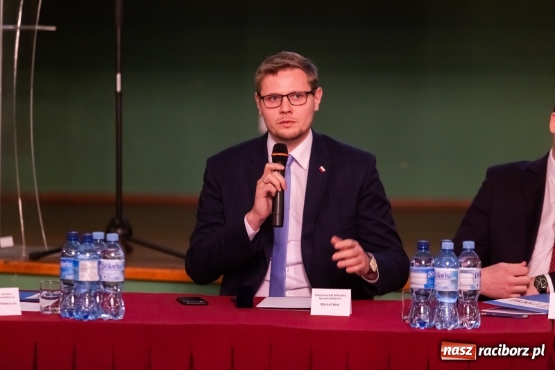 Zdjęcie w galerii na portalu naszraciborz.pl: W Raciborzu dyskutowano o konstytucji dla nauki  wiadomości z regionu