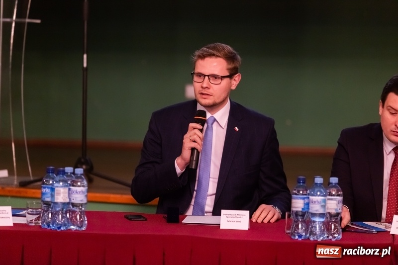 Zdjęcie w galerii na portalu naszraciborz.pl: W Raciborzu dyskutowano o konstytucji dla nauki  wiadomości z regionu