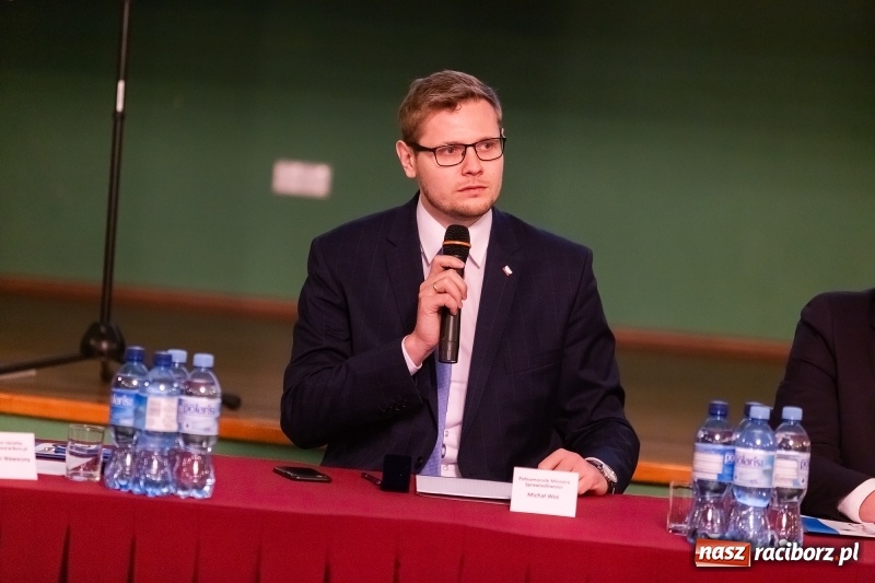 Zdjęcie w galerii na portalu naszraciborz.pl: W Raciborzu dyskutowano o konstytucji dla nauki  wiadomości z regionu