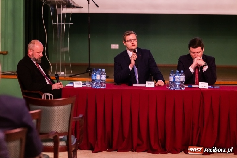 Zdjęcie w galerii na portalu naszraciborz.pl: W Raciborzu dyskutowano o konstytucji dla nauki  wiadomości z regionu