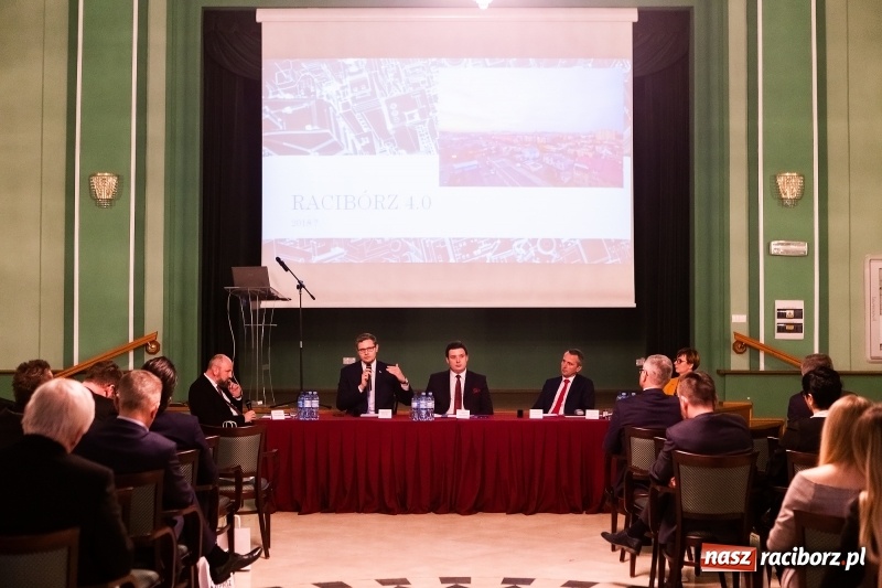 Zdjęcie w galerii na portalu naszraciborz.pl: W Raciborzu dyskutowano o konstytucji dla nauki  wiadomości z regionu