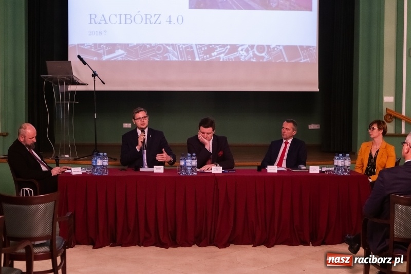 Zdjęcie w galerii na portalu naszraciborz.pl: W Raciborzu dyskutowano o konstytucji dla nauki  wiadomości z regionu