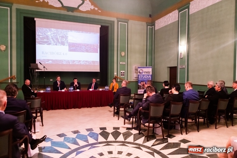 Zdjęcie w galerii na portalu naszraciborz.pl: W Raciborzu dyskutowano o konstytucji dla nauki  wiadomości z regionu