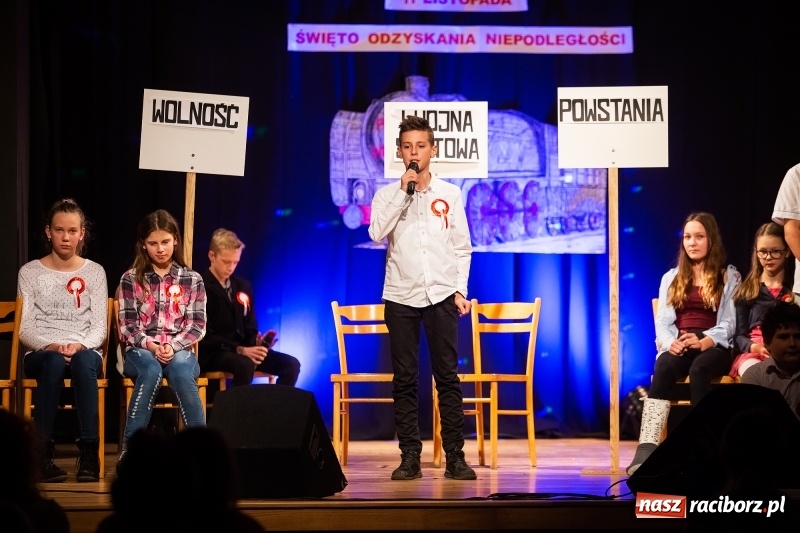 Zdjęcie w galerii na portalu naszraciborz.pl: Droga ku wolności. Przedstawienie teatralne w MDK wiadomości z regionu