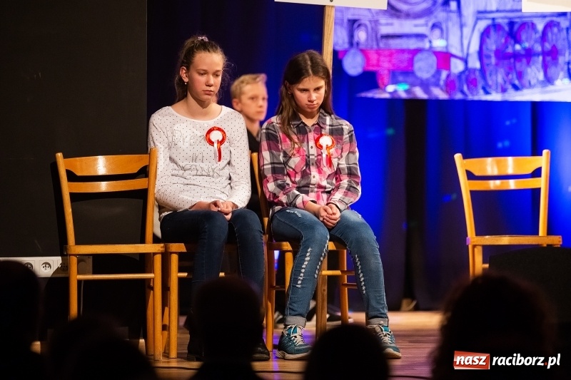 Zdjęcie w galerii na portalu naszraciborz.pl: Droga ku wolności. Przedstawienie teatralne w MDK wiadomości z regionu