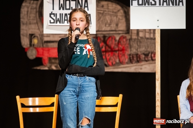 Zdjęcie w galerii na portalu naszraciborz.pl: Droga ku wolności. Przedstawienie teatralne w MDK wiadomości z regionu