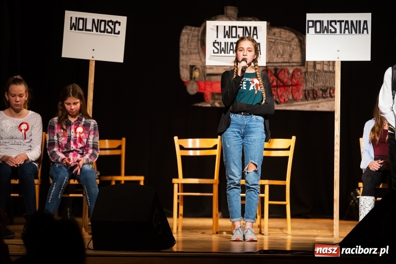Zdjęcie w galerii na portalu naszraciborz.pl: Droga ku wolności. Przedstawienie teatralne w MDK wiadomości z regionu