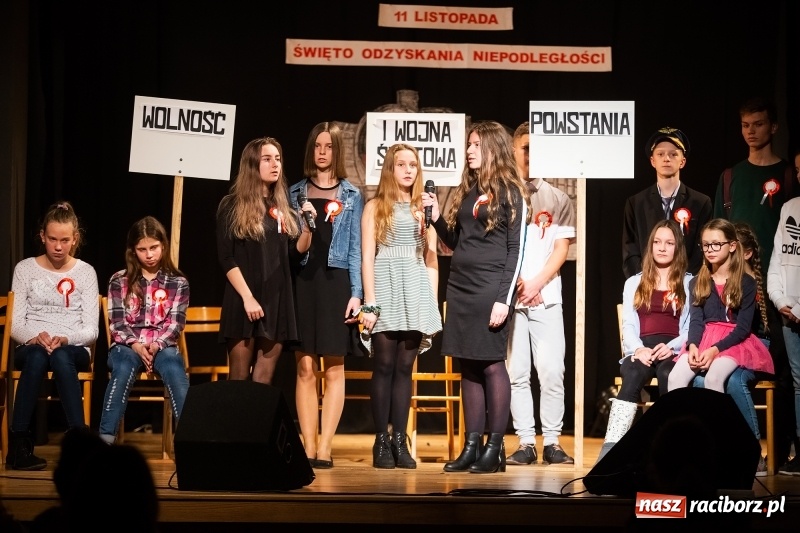 Zdjęcie w galerii na portalu naszraciborz.pl: Droga ku wolności. Przedstawienie teatralne w MDK wiadomości z regionu