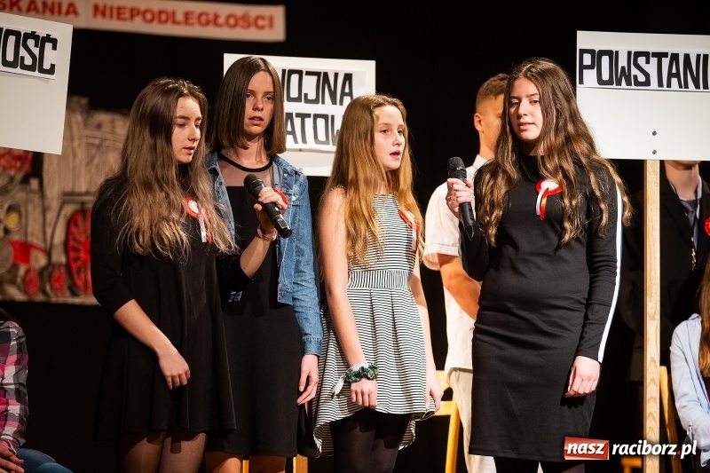 Zdjęcie w galerii na portalu naszraciborz.pl: Droga ku wolności. Przedstawienie teatralne w MDK wiadomości z regionu