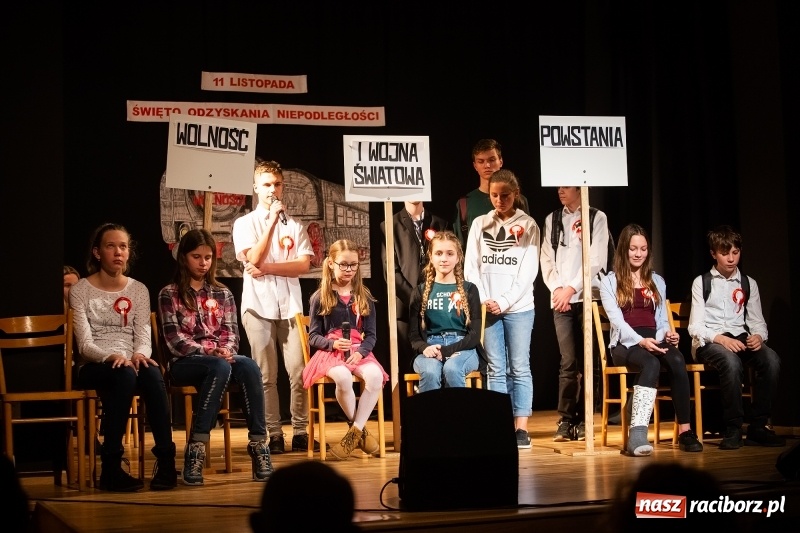 Zdjęcie w galerii na portalu naszraciborz.pl: Droga ku wolności. Przedstawienie teatralne w MDK wiadomości z regionu