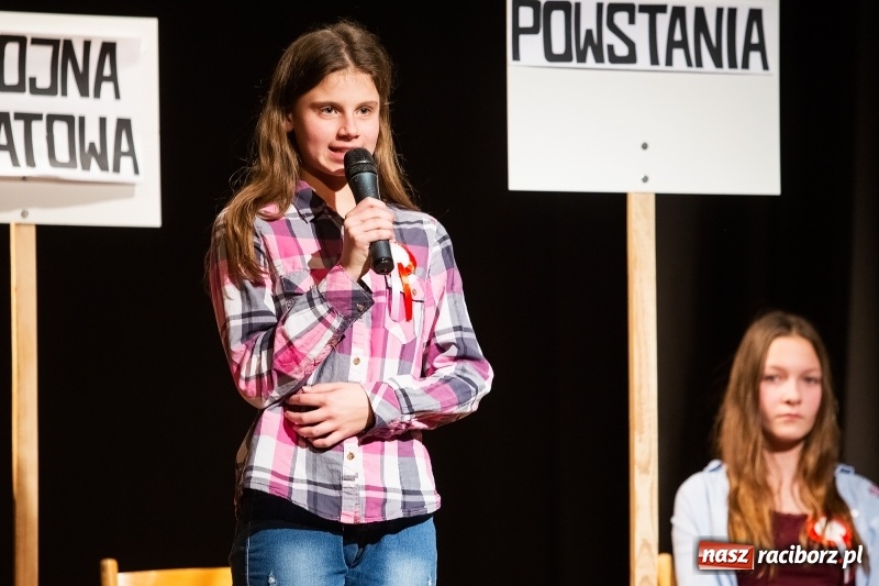 Zdjęcie w galerii na portalu naszraciborz.pl: Droga ku wolności. Przedstawienie teatralne w MDK wiadomości z regionu