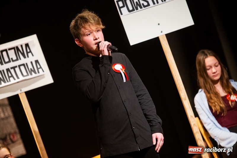 Zdjęcie w galerii na portalu naszraciborz.pl: Droga ku wolności. Przedstawienie teatralne w MDK wiadomości z regionu