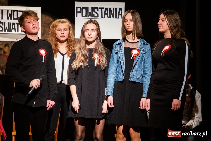 Zdjęcie w galerii na portalu naszraciborz.pl: Droga ku wolności. Przedstawienie teatralne w MDK wiadomości z regionu