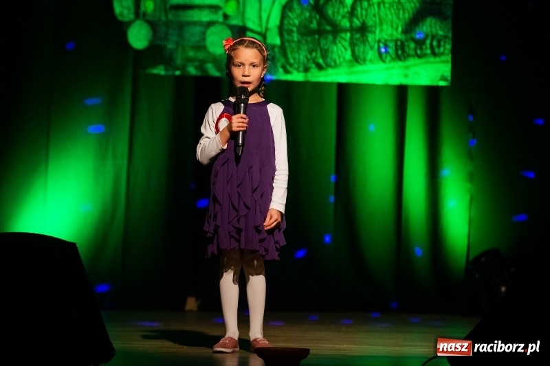 Zdjęcie w galerii na portalu naszraciborz.pl: Droga ku wolności. Przedstawienie teatralne w MDK wiadomości z regionu