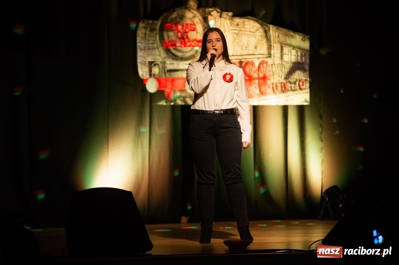 Zdjęcie w galerii na portalu naszraciborz.pl: Droga ku wolności. Przedstawienie teatralne w MDK wiadomości z regionu