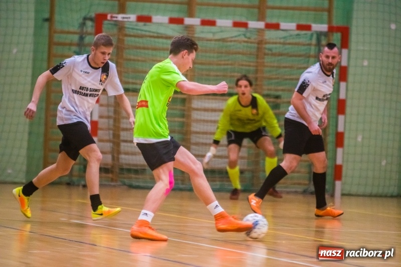 Zdjęcie w galerii na portalu naszraciborz.pl: Poniedziałek z HLPN. Drugi weekend rozgrywek futsalu za nami wiadomości z regionu