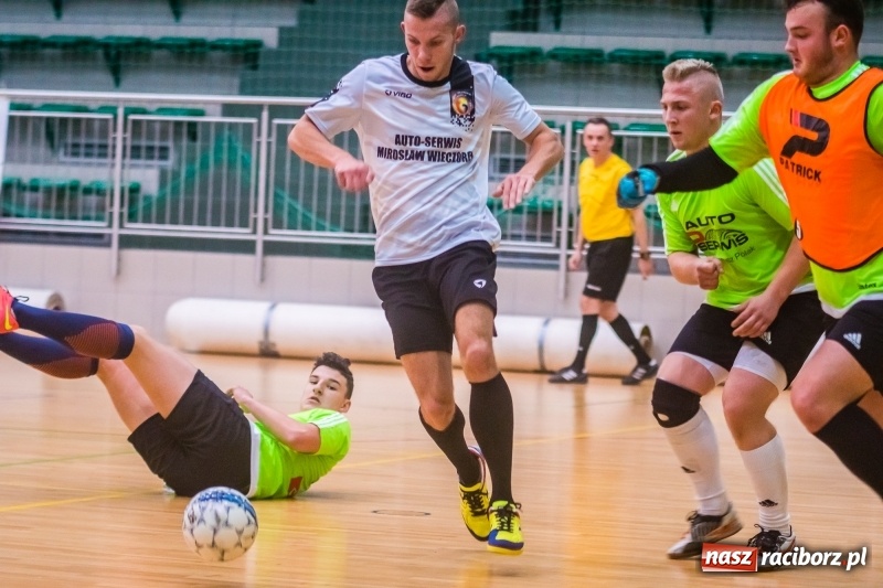 Zdjęcie w galerii na portalu naszraciborz.pl: Poniedziałek z HLPN. Drugi weekend rozgrywek futsalu za nami wiadomości z regionu