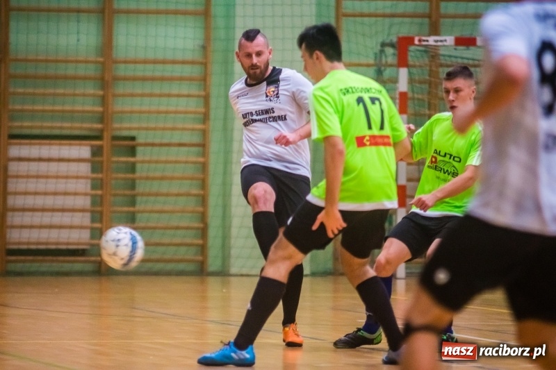 Zdjęcie w galerii na portalu naszraciborz.pl: Poniedziałek z HLPN. Drugi weekend rozgrywek futsalu za nami wiadomości z regionu