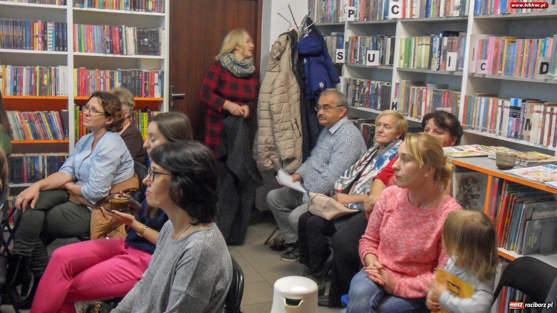 Zdjęcie w galerii na portalu naszraciborz.pl: Slajdowisko pachnące pomarańczami w bibliotece w Markowicach  wiadomości z regionu