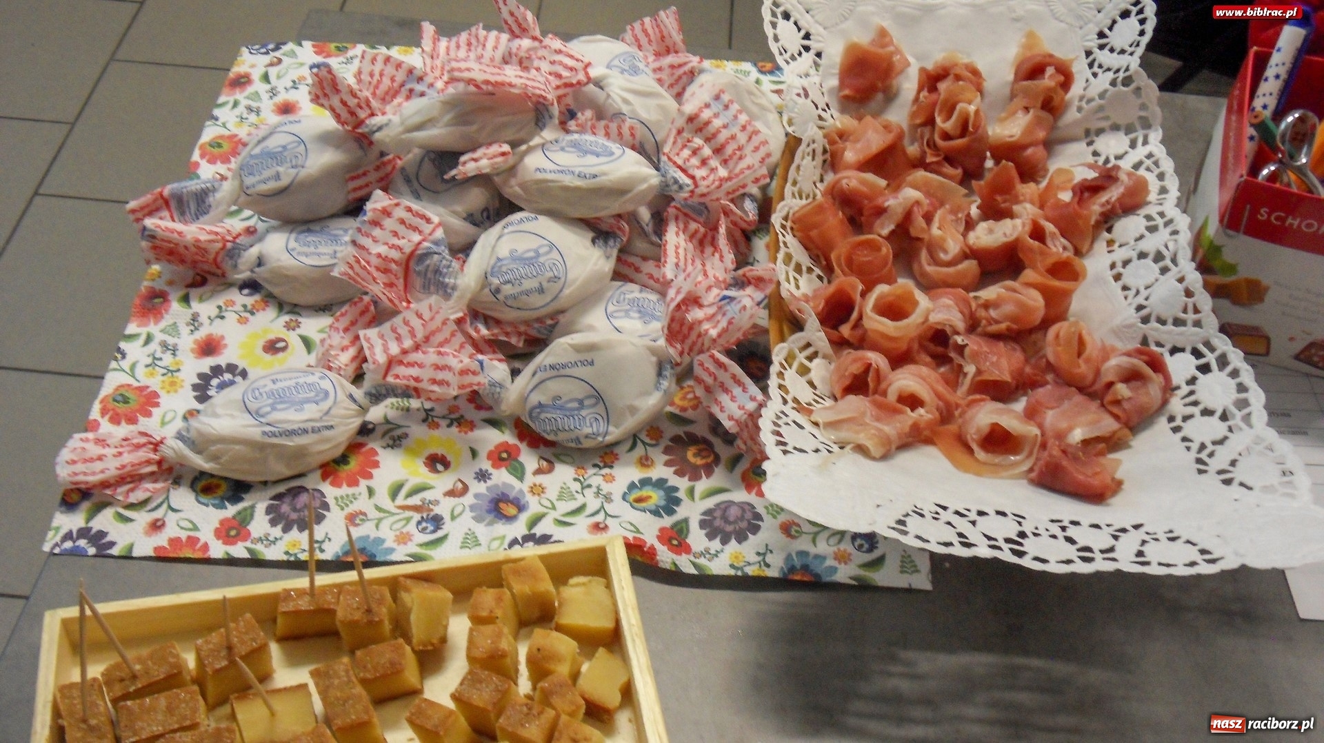 Zdjęcie w galerii na portalu naszraciborz.pl: Slajdowisko pachnące pomarańczami w bibliotece w Markowicach  wiadomości z regionu