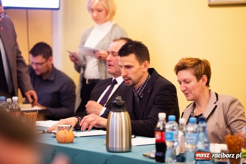 Zdjęcie w galerii na portalu naszraciborz.pl: Nowa Rada Miejska Krzanowic już pracuje wiadomości z regionu