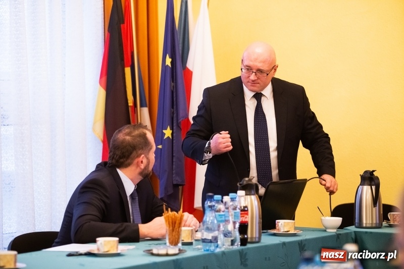 Zdjęcie w galerii na portalu naszraciborz.pl: Nowa Rada Miejska Krzanowic już pracuje wiadomości z regionu