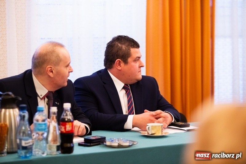 Zdjęcie w galerii na portalu naszraciborz.pl: Nowa Rada Miejska Krzanowic już pracuje wiadomości z regionu