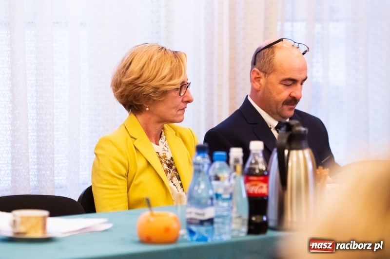 Zdjęcie w galerii na portalu naszraciborz.pl: Nowa Rada Miejska Krzanowic już pracuje wiadomości z regionu