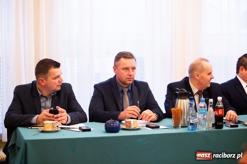 Zdjęcie w galerii na portalu naszraciborz.pl: Nowa Rada Miejska Krzanowic już pracuje wiadomości z regionu
