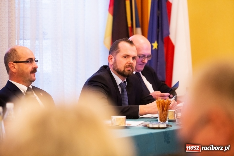 Zdjęcie w galerii na portalu naszraciborz.pl: Nowa Rada Miejska Krzanowic już pracuje wiadomości z regionu