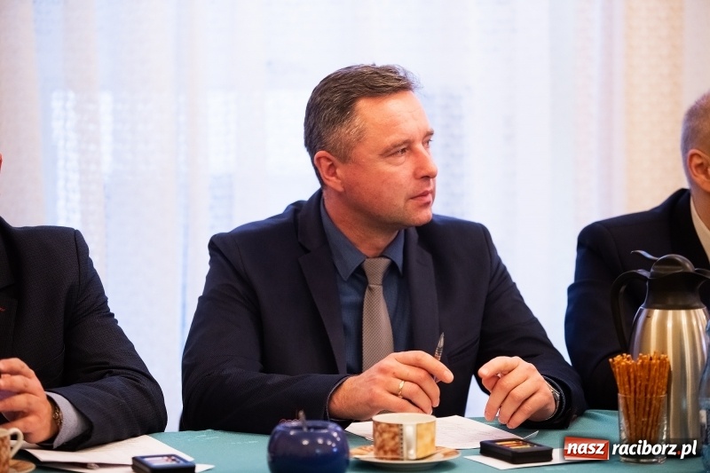 Zdjęcie w galerii na portalu naszraciborz.pl: Nowa Rada Miejska Krzanowic już pracuje wiadomości z regionu