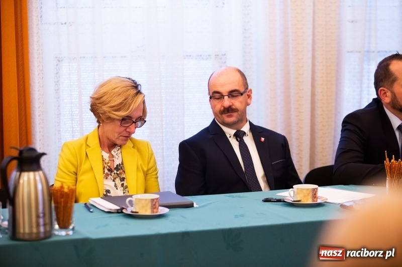 Zdjęcie w galerii na portalu naszraciborz.pl: Nowa Rada Miejska Krzanowic już pracuje wiadomości z regionu