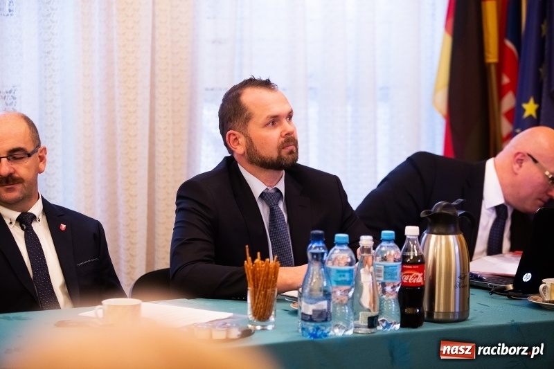 Zdjęcie w galerii na portalu naszraciborz.pl: Nowa Rada Miejska Krzanowic już pracuje wiadomości z regionu