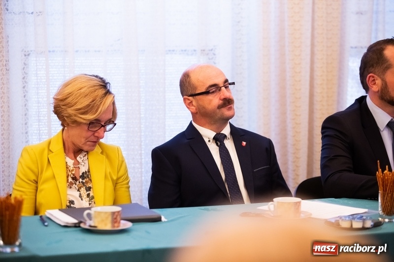 Zdjęcie w galerii na portalu naszraciborz.pl: Nowa Rada Miejska Krzanowic już pracuje wiadomości z regionu