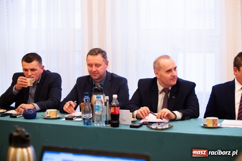 Zdjęcie w galerii na portalu naszraciborz.pl: Nowa Rada Miejska Krzanowic już pracuje wiadomości z regionu
