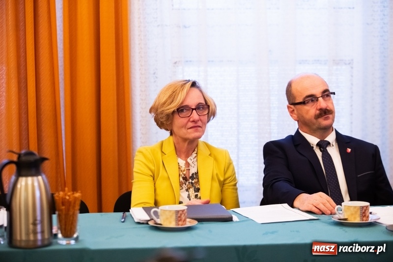 Zdjęcie w galerii na portalu naszraciborz.pl: Nowa Rada Miejska Krzanowic już pracuje wiadomości z regionu