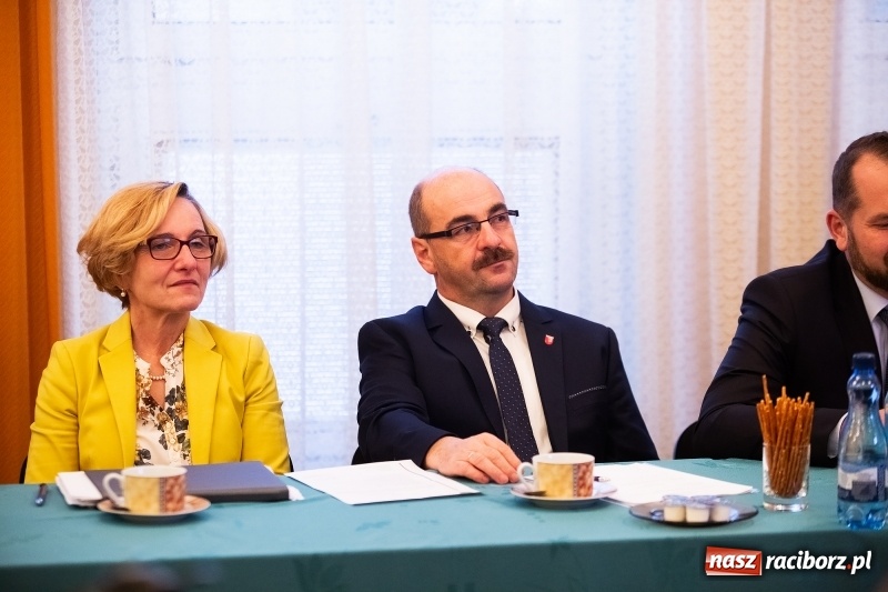 Zdjęcie w galerii na portalu naszraciborz.pl: Nowa Rada Miejska Krzanowic już pracuje wiadomości z regionu