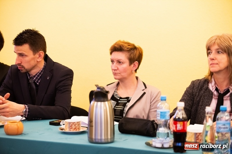 Zdjęcie w galerii na portalu naszraciborz.pl: Nowa Rada Miejska Krzanowic już pracuje wiadomości z regionu