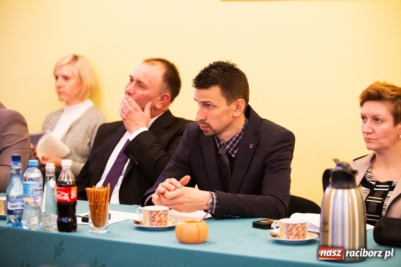 Zdjęcie w galerii na portalu naszraciborz.pl: Nowa Rada Miejska Krzanowic już pracuje wiadomości z regionu