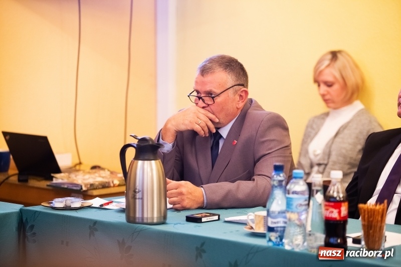 Zdjęcie w galerii na portalu naszraciborz.pl: Nowa Rada Miejska Krzanowic już pracuje wiadomości z regionu