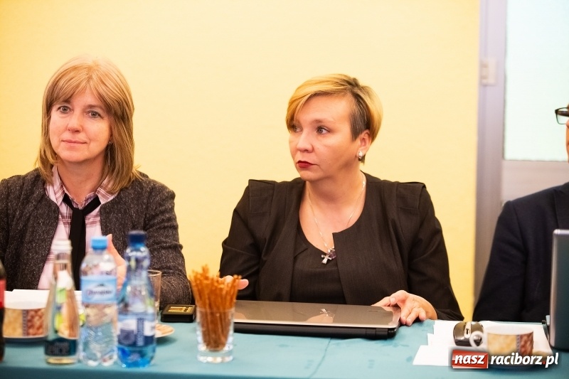 Zdjęcie w galerii na portalu naszraciborz.pl: Nowa Rada Miejska Krzanowic już pracuje wiadomości z regionu