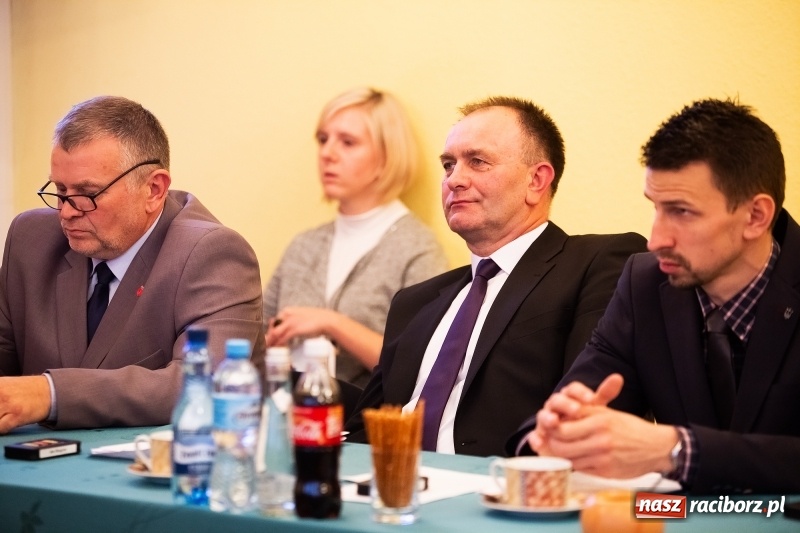 Zdjęcie w galerii na portalu naszraciborz.pl: Nowa Rada Miejska Krzanowic już pracuje wiadomości z regionu