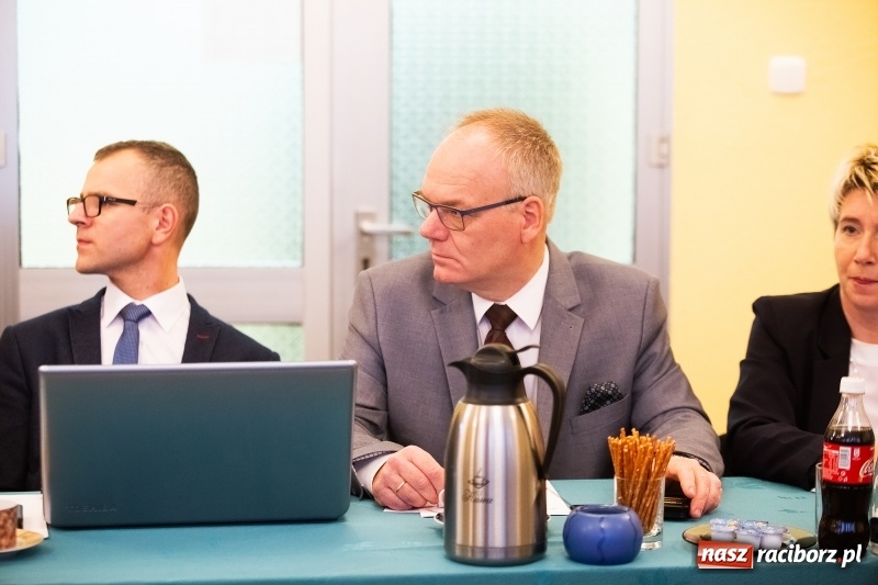 Zdjęcie w galerii na portalu naszraciborz.pl: Nowa Rada Miejska Krzanowic już pracuje wiadomości z regionu