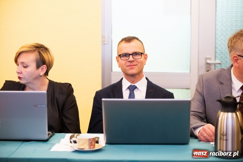 Zdjęcie w galerii na portalu naszraciborz.pl: Nowa Rada Miejska Krzanowic już pracuje wiadomości z regionu