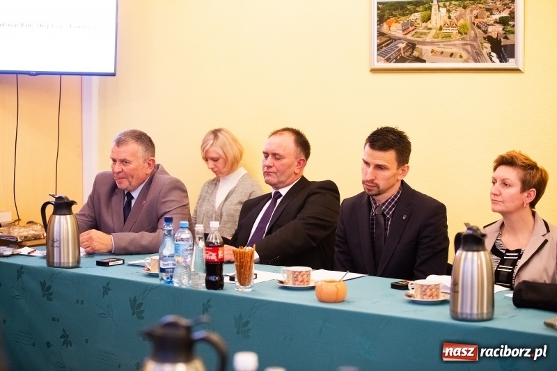 Zdjęcie w galerii na portalu naszraciborz.pl: Nowa Rada Miejska Krzanowic już pracuje wiadomości z regionu